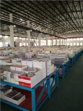 大批量采購批發(fā)圖書時，想必大家都很考慮成本問題，都想讓性價比很高，通常都會選擇特價圖書批發(fā)平臺。因?yàn)樘貎r批發(fā)價格就比較便宜。那么到底哪個平臺比較專業(yè)，下面這些問題你千萬不能忽略。