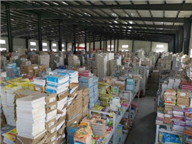 大批量采購批發(fā)圖書時，想必大家都很考慮成本問題，都想讓性價比很高，通常都會選擇特價圖書批發(fā)平臺。因?yàn)樘貎r批發(fā)價格就比較便宜。那么到底哪個平臺比較專業(yè)，下面這些問題你千萬不能忽略。