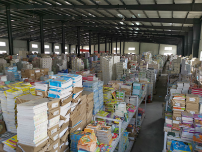 大批量采購批發(fā)圖書時，想必大家都很考慮成本問題，都想讓性價比很高，通常都會選擇特價圖書批發(fā)平臺。因為特價批發(fā)價格就比較便宜。那么到底哪個平臺比較專業(yè)，下面這些問題你千萬不能忽略。